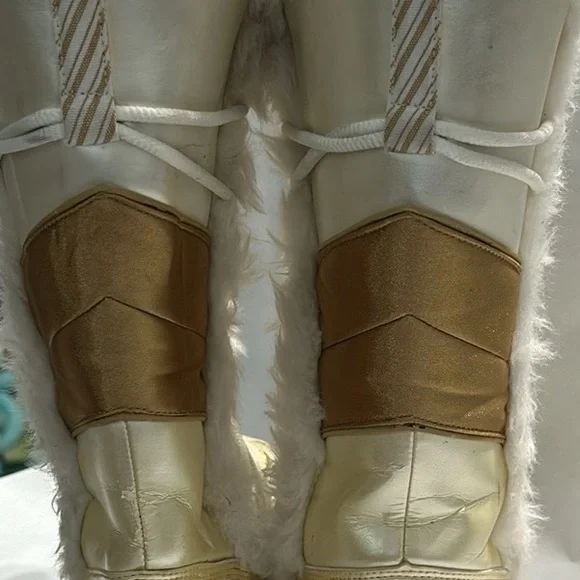 🔥SOLD🔥Nike Womens White/gold Faux Fur Trim Insulated Winter Boot Zip Pom Pom Tie - Picture 9 of 14